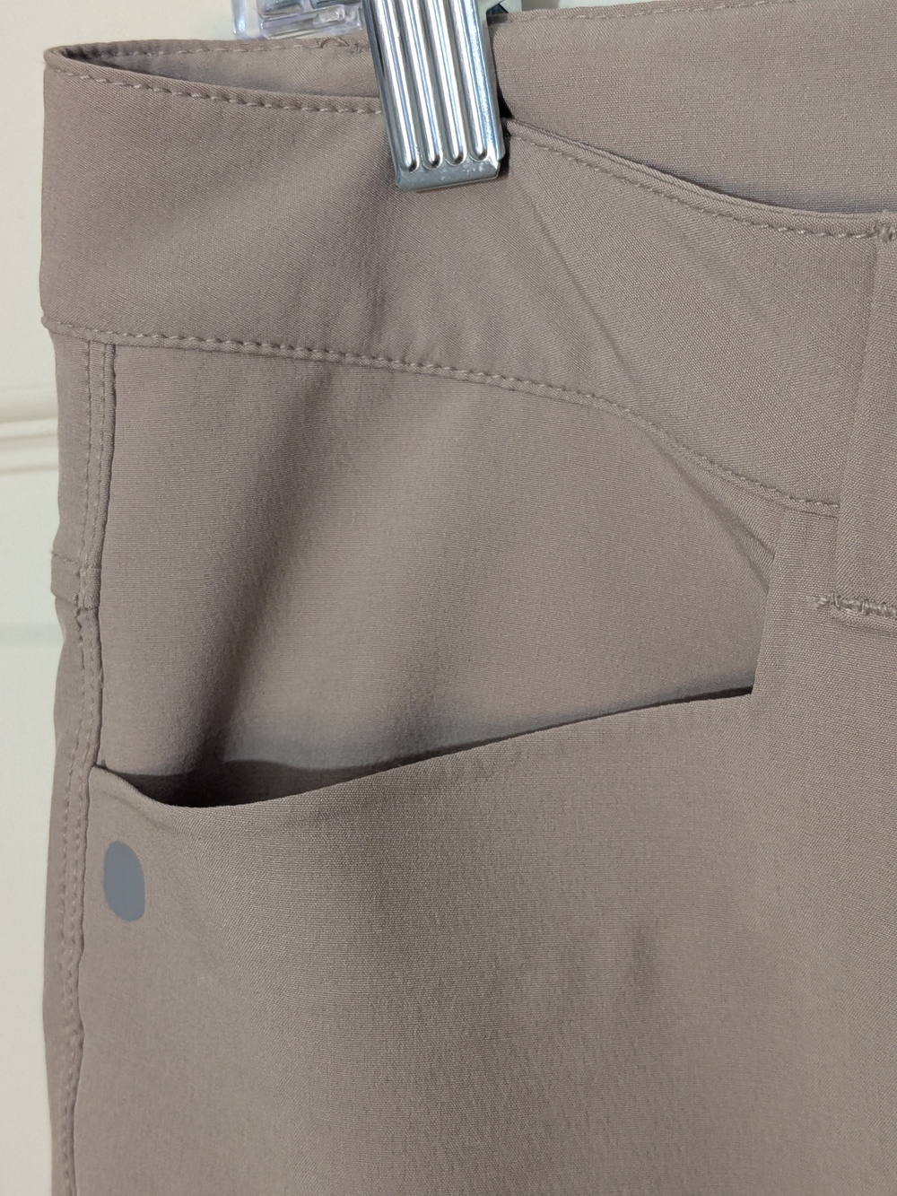 Eddie Bauer Women's Traverse, Cargo Pants in Taupe, Size 10 - Picture 8 of 16